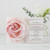 Roze Roos & Witte Hout Shabby Chic Bruiloft Feest Kaart (Staand voorkant)