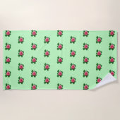 Roze Rose Bloem Naadloos Patroon op Lichtgroen Strandlaken (Voorkant)