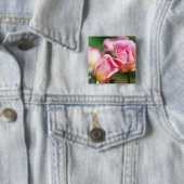 Roze Rose Bud Pin Vierkante Button 5,1 Cm (In situ)