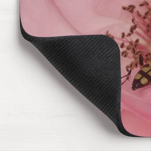 Roze Rose en een bug Photography Mousepad Muismat (Hoek)