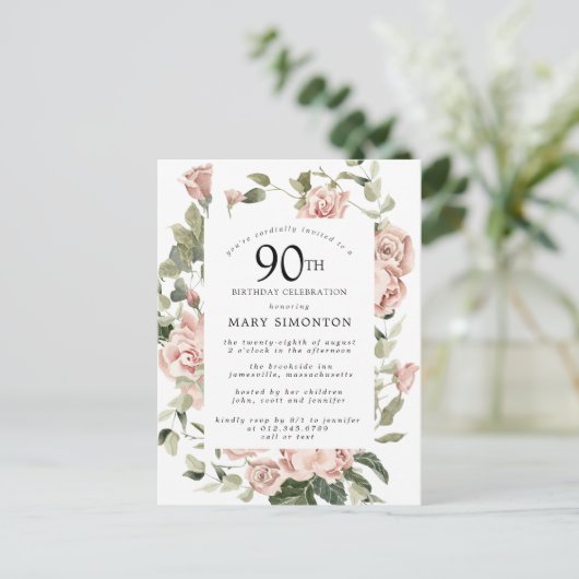 Roze Rose Floral Greenery 90th Birthday Uitnodiging Briefkaart (Staand voorkant)