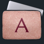 Roze Rose Gold Burgundy Glitter Sparkle Monogram Laptop Sleeve<br><div class="desc">Blush Pink and Roos Gold Burgundy Faux Glitter and Sparkle Elegant Monogram Hoesje. Dit hoesje kan worden aangepast om uw initiaal en voornaam te omvatten.</div>