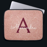 Roze Rose Gold Burgundy Glitter Sparkle Monogram Laptop Sleeve<br><div class="desc">Blush Pink and Roos Gold Burgundy Faux Glitter and Sparkle Elegant Monogram Hoesje. Dit hoesje kan worden aangepast om uw initiaal en voornaam te omvatten.</div>