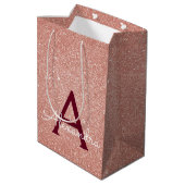 Roze Rose Gold Burgundy Glitter Sparkle Monogram Medium Cadeauzakje (Achterkant Gekanteld)