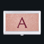 Roze Rose Gold Burgundy Glitter Sparkle Monogram Visitekaarthouder<br><div class="desc">Blush Pink Rose Gold en Bourgogne Faux Glitter en Sparkle Elegant Monogram visitekaarthouder. Deze visitekaarthouder kan worden aangepast om uw initiaal en voornaam op te nemen.</div>