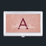 Roze Rose Gold Burgundy Glitter Sparkle Monogram Visitekaarthouder<br><div class="desc">Blush Roze Rose Gold en Burgundy Faux Glitter en Sparkle Elegant Monogram Business Card Holder. Deze houder van een bedrijfskaart kan worden aangepast om uw initiaal en voornaam op te nemen.</div>