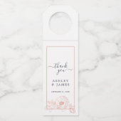 Roze Rose Gold Floral omlijsting donkerblauwe brui Flessenhanger (Voorkant)