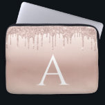 Roze Rose Gold Glitter en Sparkle Monogram Laptop Sleeve<br><div class="desc">Roze Rose Gold Faux Glitter en Sparkle Elegant Monogram Hoesje. Dit hoesje kan worden aangepast om uw initiaal en voornaam te omvatten.</div>