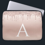 Roze Rose Gold Glitter en Sparkle Monogram Laptop Sleeve<br><div class="desc">Roze Rose Gold Faux Glitter en Sparkle Elegant Monogram Hoesje. Dit hoesje kan worden aangepast om uw initiaal en voornaam te omvatten.</div>
