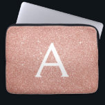 Roze Rose Gold Glitter en Sparkle Monogram Laptop Sleeve<br><div class="desc">Roze Rose Gold Faux Glitter en Sparkle Elegant Monogram Hoesje. Dit hoesje kan worden aangepast om uw initiaal en voornaam te omvatten.</div>