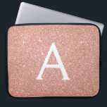 Roze Rose Gold Glitter en Sparkle Monogram Laptop Sleeve<br><div class="desc">Roze Rose Gold Faux Glitter en Sparkle Elegant Monogram Hoesje. Dit hoesje kan worden aangepast om uw initiaal en voornaam te omvatten.</div>
