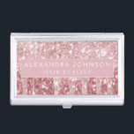 Roze Rose Gold Glitter en Sparkle Monogram Visitekaarthouder<br><div class="desc">Roze Rose Gold Faux Dripping Glitter en Sparkle Elegant Girly visitekaarthouder. Deze visitekaarthouder kan worden aangepast om uw voor- en achternaam op te nemen.</div>