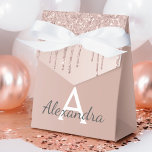 Roze Rose Gold Glitter & Sparkle Monogram Bedankdoosjes<br><div class="desc">Roze Rose Gold Faux Dripping Glitter en Sparkle Elegant Gift Box. Deze geschenkdoos kan worden aangepast om uw initiaal en voornaam op te nemen en maakt een geweldige lieve 16, 13e, 15e, 18e, 21e, 30e, 40e, 50e, 60e, 60e, 70e, 80e, 90e of 100e meisjesverjaardag, bruiloft, vrijgezellenfeest, vrijgezellenfeest of baby shower...</div>
