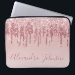Roze Rose Gold Glitter Sparkle Monogram Laptop Sleeve<br><div class="desc">Blush Pink - Roos Gold Faux Dripping Glitter en Sparkle Elegant Monogram Girly Schattige Laptop Computer Hoesje of Sleeve. Dit hoesje kan worden aangepast om uw handtekening script naam op te nemen.</div>