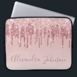 Roze Rose Gold Glitter Sparkle Monogram Laptop Sleeve<br><div class="desc">Blush Pink - Roos Gold Faux Dripping Glitter en Sparkle Elegant Monogram Girly Schattige Laptop Computer Hoesje of Sleeve. Dit hoesje kan worden aangepast om uw handtekening script naam op te nemen.</div>