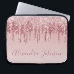Roze Rose Gold Glitter Sparkle Monogram Laptop Sleeve<br><div class="desc">Blush Pink - Roos Gold Faux Dripping Glitter en Sparkle Elegant Monogram Girly Schattige Laptop Computer Hoesje of Sleeve. Dit hoesje kan worden aangepast om uw handtekening script naam op te nemen.</div>