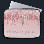 Roze Rose Gold Glitter Sparkle Monogram Laptop Sleeve<br><div class="desc">Blush Pink - Roos Gold Faux Dripping Glitter en Sparkle Elegant Monogram Girly Schattige Laptop Computer Hoesje of Sleeve. Dit hoesje kan worden aangepast om uw handtekening script naam op te nemen.</div>