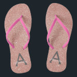 Roze Rose Gold Glitter & Sparkle Monogram Teenslippers<br><div class="desc">Roze roze rozengoud en koolgrijze (grijze) faux glitter en Sparkle Girly Beach Wedding Teenslippers. Deze Girly Pink Rose Gold-Teenslippers kunnen worden aangepast om uw initiaal en voornaam op te nemen en zijn een perfect vrijgezellenfeest,  een vrijgezellenfeest of een verjaardagsfeest op het strand.</div>