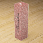 Roze Rose Gold Glitter & Sparkle Monogram Wijn<br><div class="desc">Roze Rose Gold Faux Glitter en Sparkle Elegant Wine Gift Box. Deze Wine Gift Box kan worden aangepast om uw initiaal en voornaam op te nemen en maakt een geweldig verjaardagsfeest,  vrijgezellenfeest,  vrijgezellenfeest cadeau.</div>