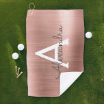 Roze Rose Gold Metallic Folie Monogram Naam Golfhanddoek<br><div class="desc">Girly Pink Rose Gold Faux Metallic Folie RVS Elegant Girl's Golfhanddoek. Deze Golfclub handdoek kan worden aangepast om uw initiaal en voornaam op te nemen en is een perfect verjaardags- of vrijgezellenfeestgeschenk. Neem contact op met de ontwerper voor overeenkomende items.</div>