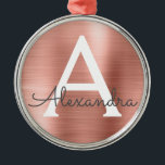 Roze Rose Gold Metallic Monogram Metalen Ornament<br><div class="desc">Roze Rose Gold Faux metalen roestvrij staal elegant kerstsieraar. Deze versiering kan worden aangepast om uw initiaal en voornaam op te nemen.</div>