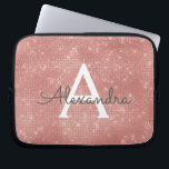 Roze Rose Gold Sparkle Modern Monogram Naam Laptop Sleeve<br><div class="desc">Pink Rose Gold Sparkle Modern Monogram Naam Sleeve. Dit sleeve kan worden aangepast om uw initiaal en voornaam op te nemen.</div>