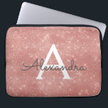 Roze Rose Gold Sparkle Modern Monogram Naam Laptop Sleeve<br><div class="desc">Pink Rose Gold Sparkle Modern Monogram Naam Sleeve. Dit sleeve kan worden aangepast om uw initiaal en voornaam op te nemen.</div>