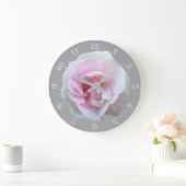 Roze Rose op grijze achtergrond Grote klok (Huis)
