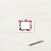 Roze Rose & Poppy Floral Bouquet op roze strepen Post-it® Notes (Op bureau)