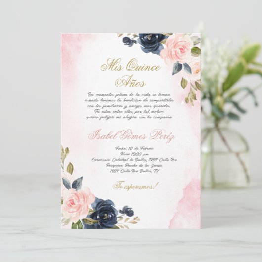 Roze Rose Quinceanera uitnodiging in het Spaans (Staand voorkant)