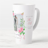 Roze Rose Ribbon Monogram Fotobruiloft Latte Mok (Rechterhoek)