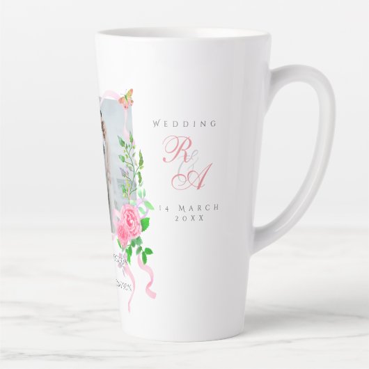 Roze Rose Ribbon Monogram Fotobruiloft Latte Mok (Rechts)