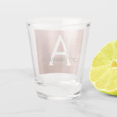 Roze Roségoud Moderne Metallic Monogram Verjaardag Shot Glas (Achterkant)