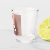Roze Roségoud Moderne Metallic Monogram Verjaardag Shot Glas (Rechts)