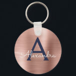 Roze Roségoud Navy Blauwe RVS Stalen Monogram Sleutelhanger<br><div class="desc">Roze roségoud en marineblauwe nepsieraden van roestvrij staal. Deze sleutelhangers kunnen worden aangepast met uw initiaal en voornaam. Deze sleutelhangers zijn geweldige cadeaus voor verjaardagen,  bruidsfeesten of vrijgezellenfeesten.</div>