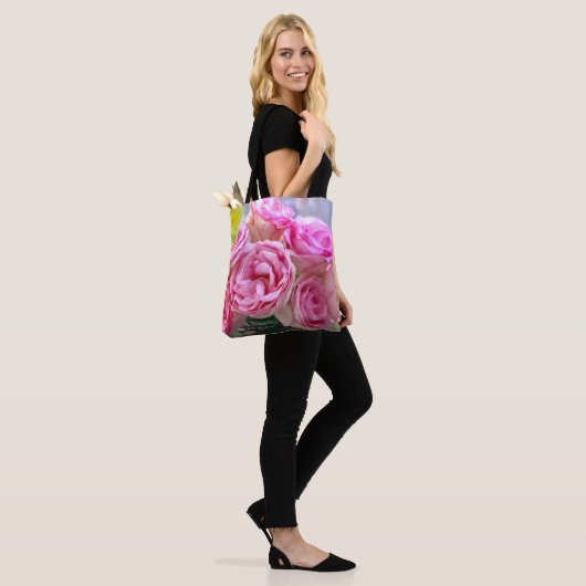 Roze RosesTote Tote Bag (Op model)
