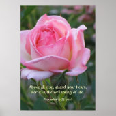 Roze Roze Bud ~ Proverbs 4:23 Poster (Voorkant)