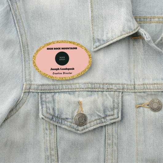 Roze roze en naam werknemer & Logo Naamplaatje (In situ)