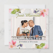 Roze roze flesjes op wit hout, gewoon getrouwd feestdagenkaart (Voorkant)