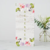 Roze roze flessen op wit hout voorbehouden menu (Staand voorkant)