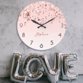 Roze roze gouden sterren die een monogram schitter grote klok