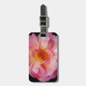 Roze roze met dauwdruppels zwarte achtergrond bagagelabel (Voorkant verticaal)