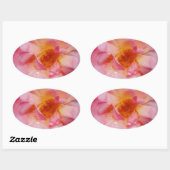 Roze roze met dauwdruppels zwarte achtergrond ovale sticker (Vel)