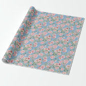 Roze roze pioenroos bloemen op blauw cadeaupapier (Uitgerold)