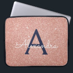 Roze roze roodbruine marineblauw glitter Sparkle M Laptop Sleeve<br><div class="desc">Blush Pink and Roos Gold Navy Blue Faux Glitter and Sparkle Elegant Monogram Hoesje. Dit hoesje kan worden aangepast om uw initiaal en voornaam te omvatten.</div>