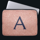 Roze roze roodbruine marineblauw glitter Sparkle M Laptop Sleeve<br><div class="desc">Blush Pink and Roos Gold Navy Blue Faux Glitter and Sparkle Elegant Monogram Hoesje. Dit hoesje kan worden aangepast om uw initiaal en voornaam te omvatten.</div>