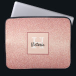 Roze roze roze goudglitter sparkle glazen monogram laptop sleeve<br><div class="desc">Meisjes en elegant. Een gouden gradiënt van het roos faux glitter patroon. Personaliseer en voeg jouw naam toe. Een lijst met ruimte voor jouw naam en monogram letter. Witte en zwarte letters. Glam voor meisjes,  tienermeisjes en vrouwen.</div>