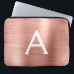 Roze roze roze roestvrij stalen monogram laptop sleeve<br><div class="desc">Roos Gold - Blush Pink Faux Roestvrij staal Metallic Folie Modern en Elegant Monogram Sleeve. Deze gepersonaliseerde laptophoes met monogrammen kan worden aangepast om uw initiaal en voornaam op te nemen en maakt een perfecte kerstcadeautje of kerstcadeau.</div>