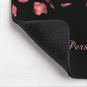 Roze roze roze roze petals op zwart personaliseren muismat (Hoek)