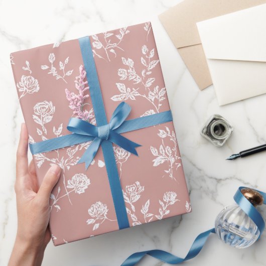 Roze Roze Witte Bloemen Bruidsdouche Cadeaupapier (Geschenken)
